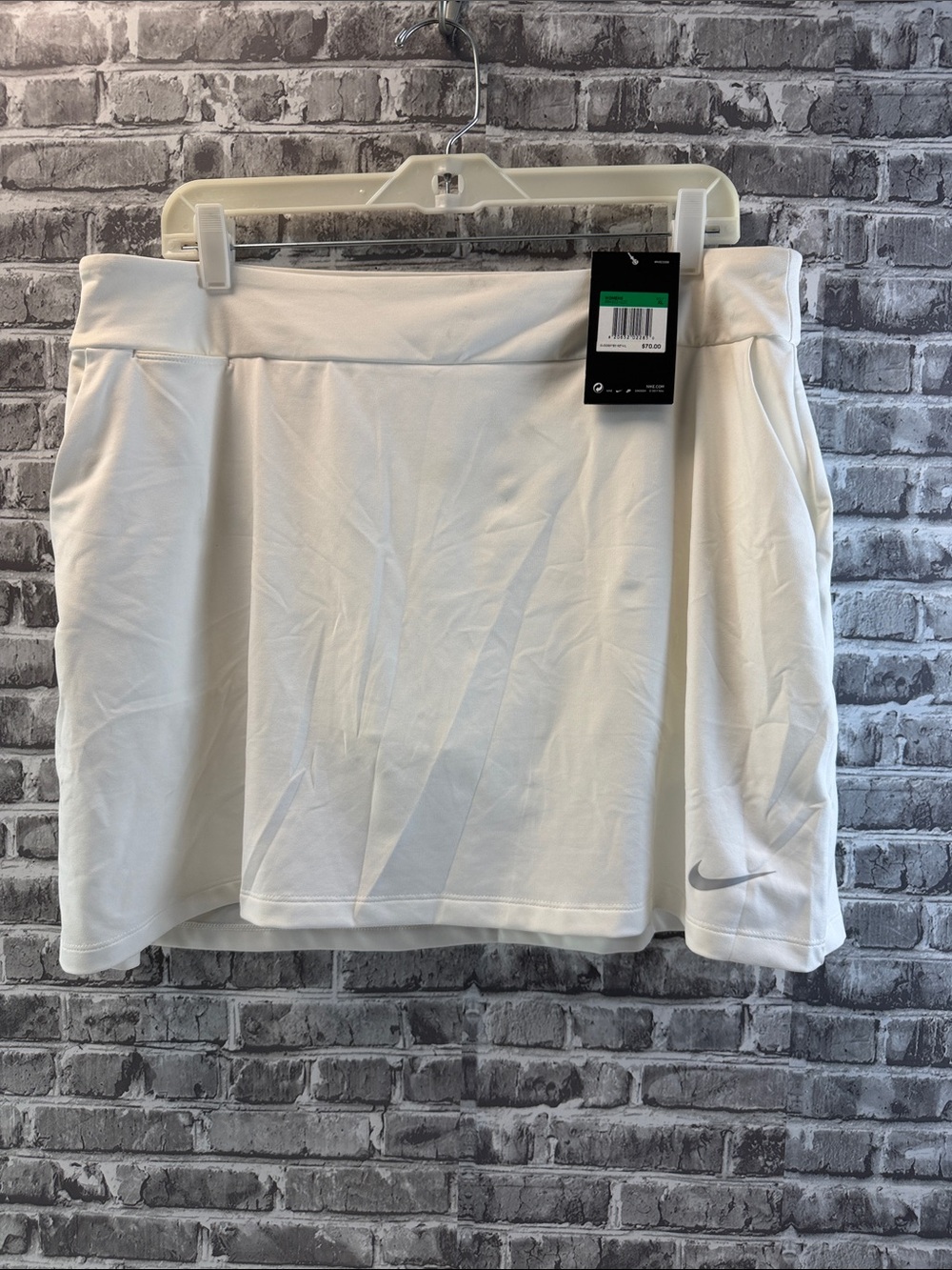 NWT Nike White Women's Tennis Skirt with Subtle Swoosh‎